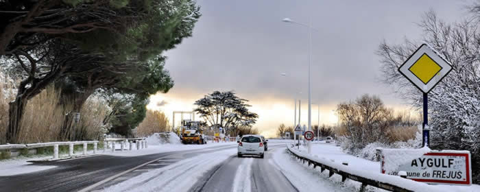 Do I need winter tyres or snow chains when I hire a car with debit card?